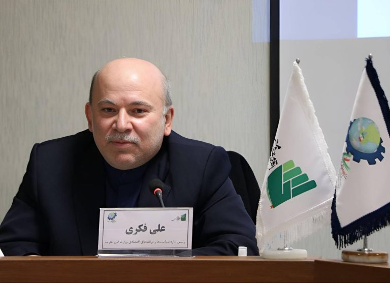 علی فکری رئیس سابق سازمان سرمایه_گذاری و کمک_های اقتصادی و فنی ایران